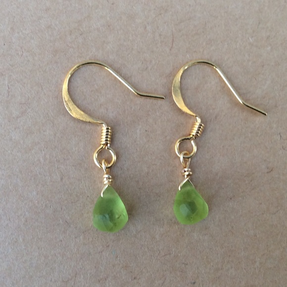 Handcrafted Sundance charm Gold filled natural peridot teardrop Earrings - Picture 5 of 8